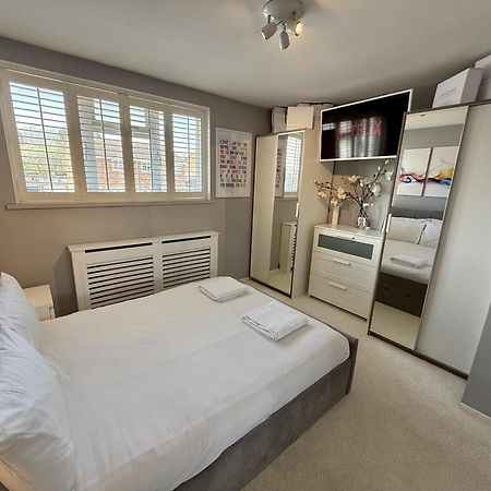 Villa Fantastic 2-Bed House With Parking - Hosted By Hutch Lifestyle Leamington Spa Exterior foto