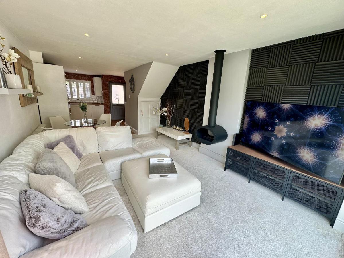 Villa Fantastic 2-Bed House With Parking - Hosted By Hutch Lifestyle Leamington Spa Exterior foto