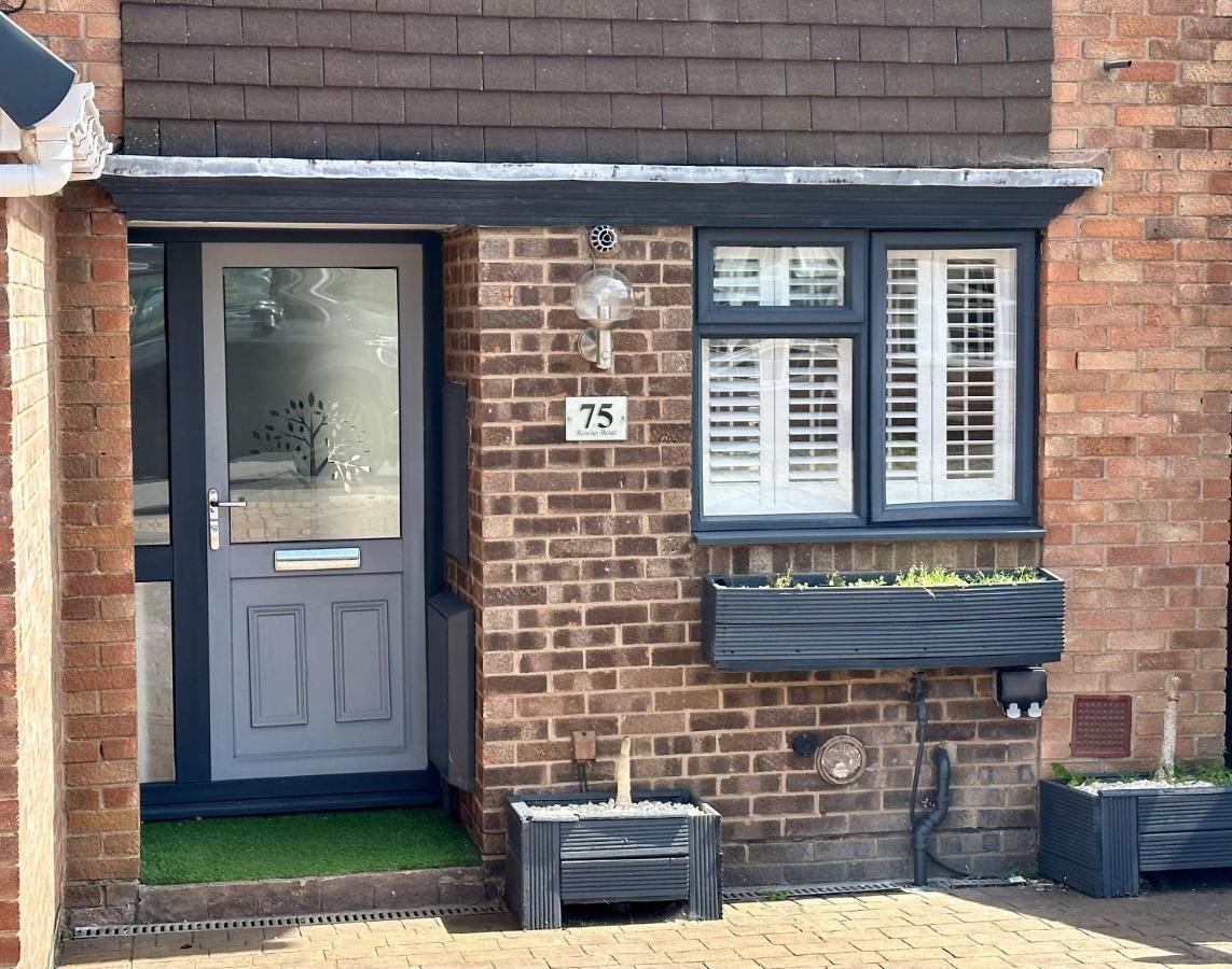 Villa Fantastic 2-Bed House With Parking - Hosted By Hutch Lifestyle Leamington Spa Exterior foto