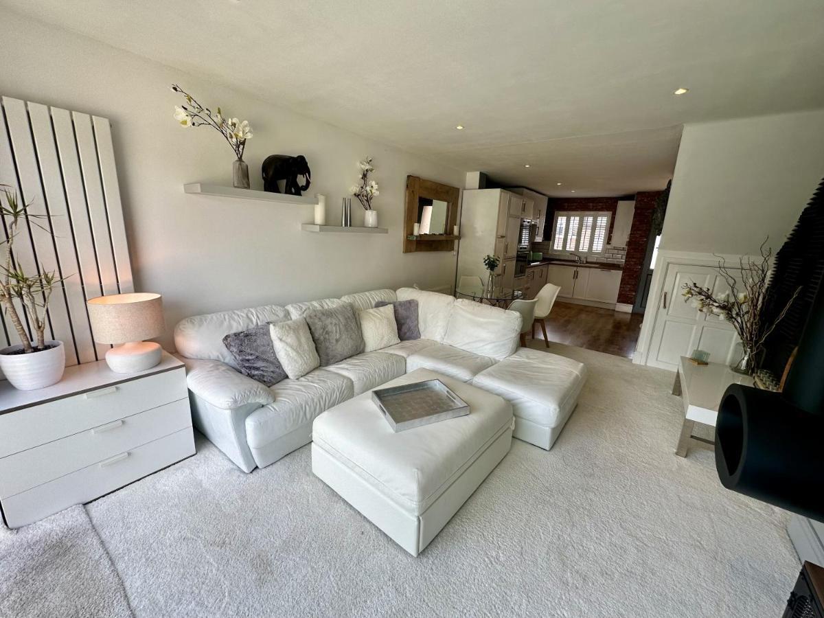 Villa Fantastic 2-Bed House With Parking - Hosted By Hutch Lifestyle Leamington Spa Exterior foto