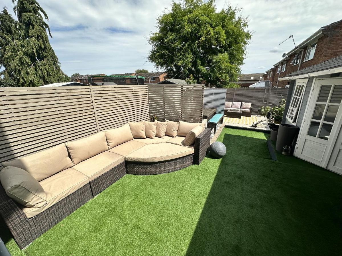 Villa Fantastic 2-Bed House With Parking - Hosted By Hutch Lifestyle Leamington Spa Exterior foto