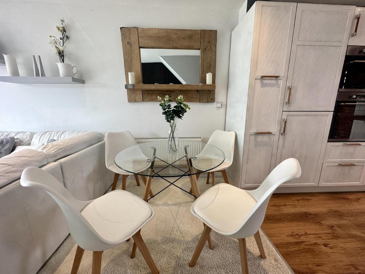 Villa Fantastic 2-Bed House With Parking - Hosted By Hutch Lifestyle Leamington Spa Exterior foto