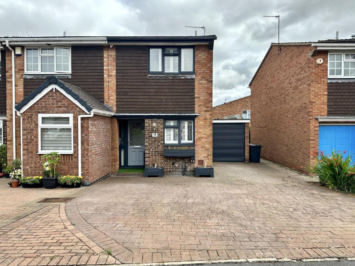 Villa Fantastic 2-Bed House With Parking - Hosted By Hutch Lifestyle Leamington Spa Exterior foto