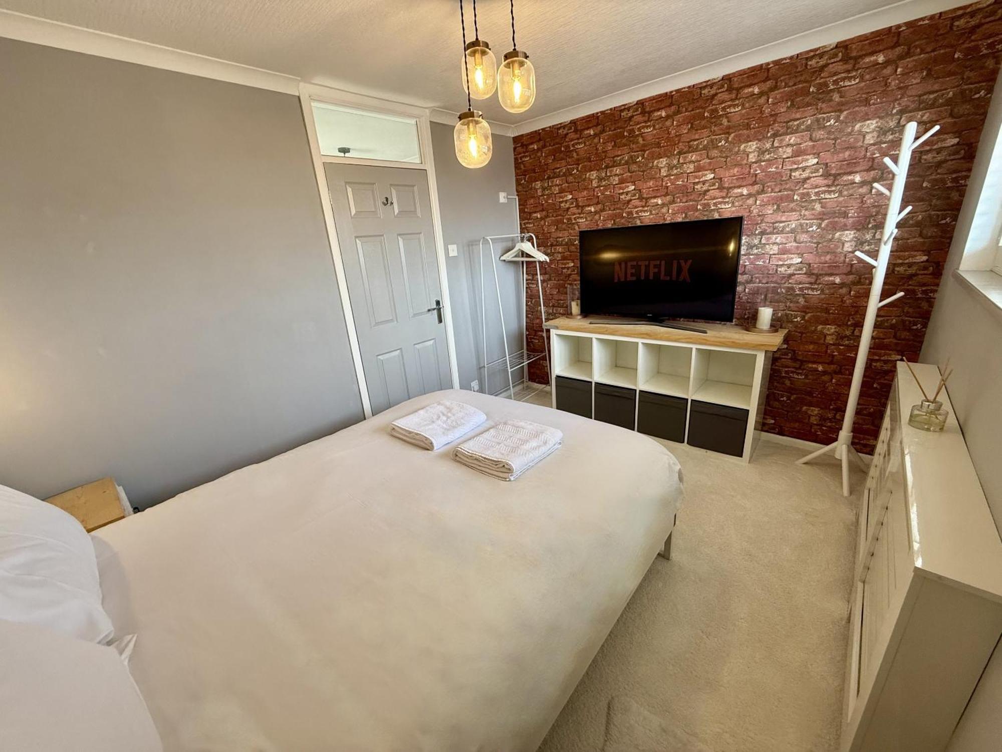 Villa Fantastic 2-Bed House With Parking - Hosted By Hutch Lifestyle Leamington Spa Exterior foto